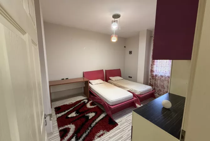 Shtepi me qera Apartament ne Tirane, 2+1, Mobilimi E mobiluar, Pagesa 450  Euro.