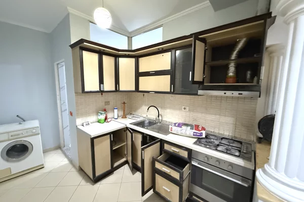 Shtepi me qera 2+1 ne Tirane - 400 Euro