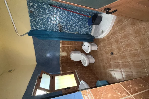 Shtepi me qera Apartament ne Tirane, 2+1, Mobilimi E mobiluar, Pagesa 400  Euro.