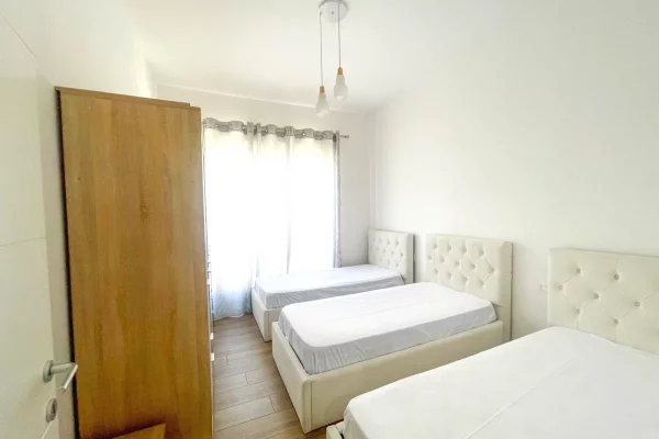 Shtepi ne shitje Apartament ne Tirane, 2+1, Mobilimi E mobiluar, Pagesa 380,000  Euro.