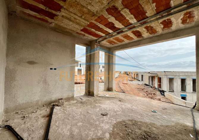 Shtepi ne shitje Vila Luksoze ne Vlore, 3+1, Mobilimi Bosh, pa mobiluar, Pagesa 1,200,000  Euro.