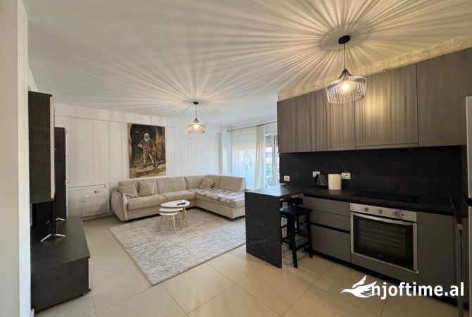 Shtepi ne shitje Apartament ne Tirane, 2+1, Mobilimi E mobiluar, Pagesa 240,000  Euro.