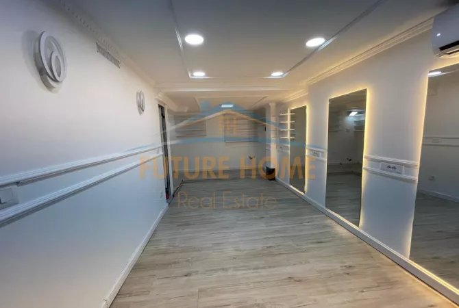 Ambiente Commerciale in Affitto 1+1 a Tirana - 900 Euro