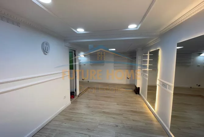 Ambiente Commerciale in Affitto 1+1 a Tirana - 900 Euro