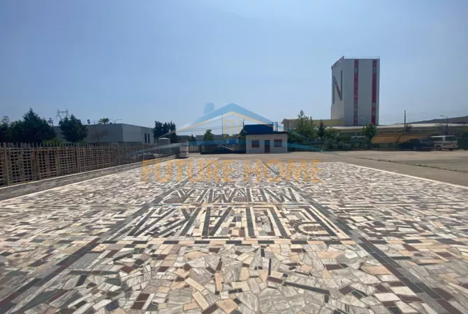 Truall ose Toke  ne Tirane - 5,000 Euro