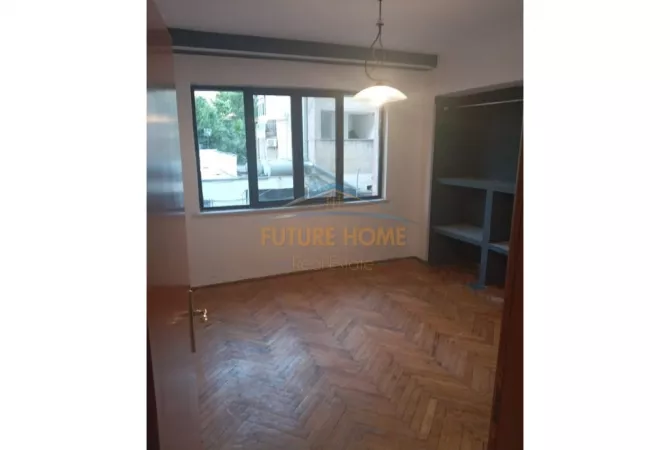 Ambjent biznesi me qera 3+1 ne Tirane - 900 Euro