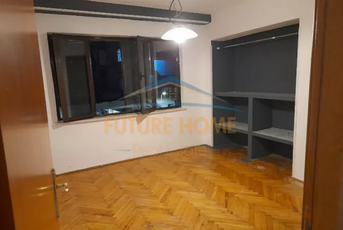 Ambjent biznesi me qera 3+1 ne Tirane - 900 Euro