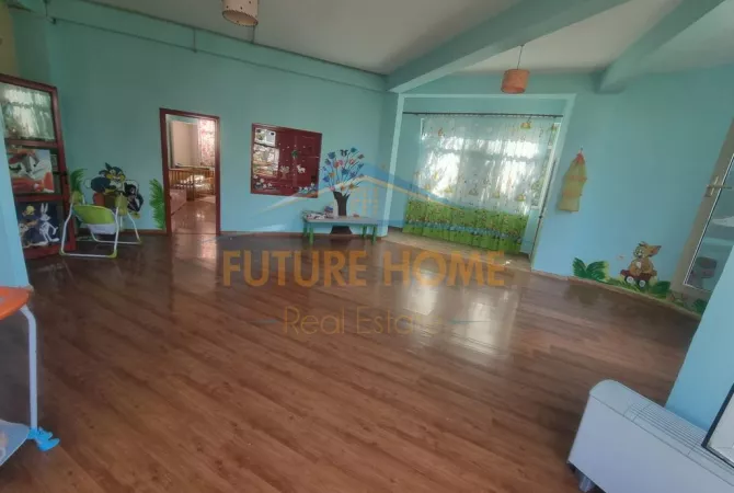 Ambient biznesi me qera 3+1 ne Tirane - 1,200 Euro