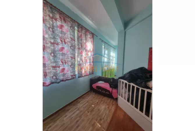 Ambiente Commerciale in Affitto 3+1 a Tirana - 1,200 Euro