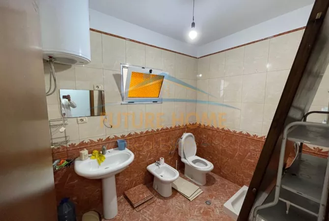Ambjent biznesi me qera 3+1 ne Tirane - 1,000 Euro