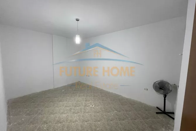 Ambjent biznesi me qera 3+1 ne Tirane - 1,000 Euro