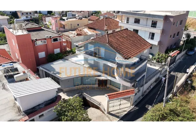 Shtepi ne shitje Vila Luksoze ne Tirane, 4+1, Mobilimi E mobiluar, Pagesa 450,000  Euro.