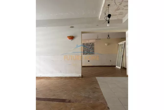 Ambient biznesi me qera 3+1 ne Tirane - 1,200 Euro