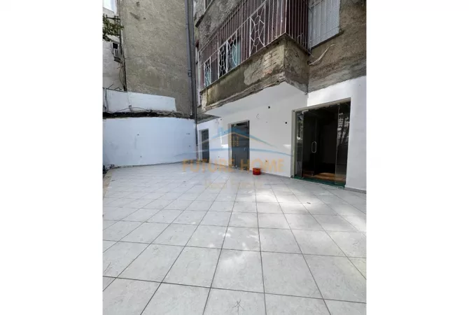Ambient biznesi me qera 3+1 ne Tirane - 1,200 Euro