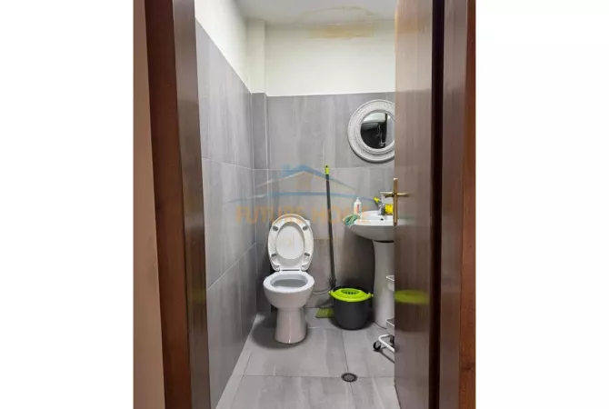 Ambiente Commerciale in Affitto 3+1 a Tirana - 800 Euro