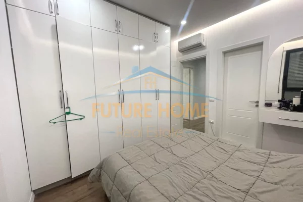 Shtepi ne shitje Apartament ne Tirane, 2+1, Mobilimi Pjeserisht e mobiluar, Pagesa 200,000  Euro.