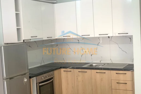 Shtepi me qera Apartament ne Tirane, 1+1, Mobilimi Pjeserisht e mobiluar, Pagesa 400  Euro.