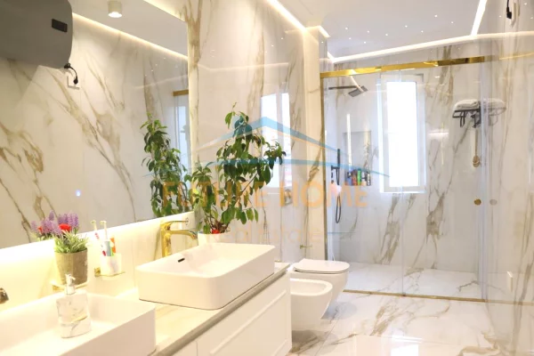 Shtepi ne shitje Apartament ne Tirane, 4+1, Mobilimi E mobiluar, Pagesa 650,000  Euro.