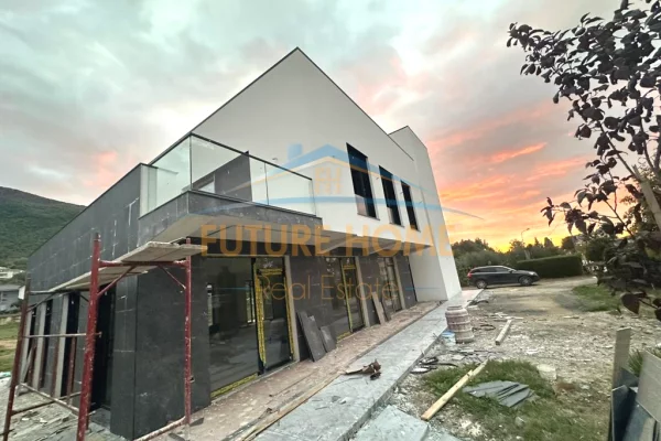 Truall ose Toke  ne Tirane - 3,000 Euro