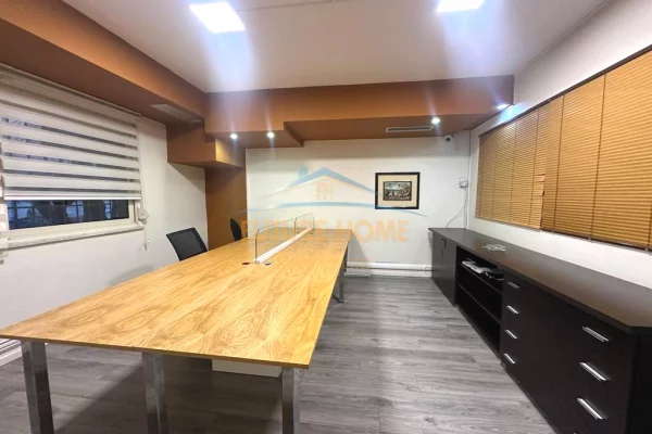 Ambient biznesi me qera 3+1 ne Tirane - 3,500 Euro