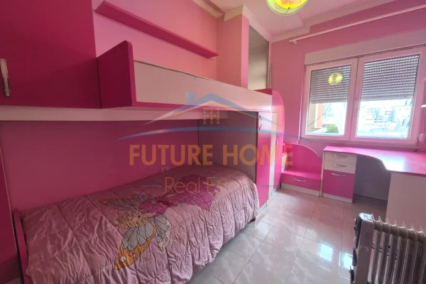 Shtepi ne shitje Apartament ne Tirane, 2+1, Mobilimi E mobiluar, Pagesa 250,000  Euro.