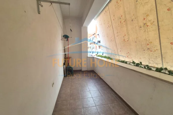 Shtepi ne shitje Apartament ne Tirane, 2+1, Mobilimi E mobiluar, Pagesa 250,000  Euro.