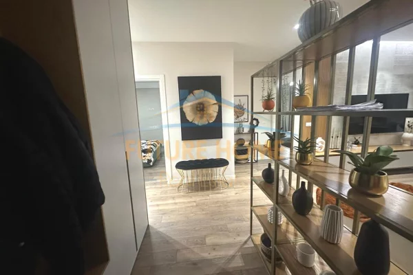 Shtepi me qera Apartament ne Tirane, 3+1, Mobilimi E mobiluar, Pagesa 2,300  Euro.