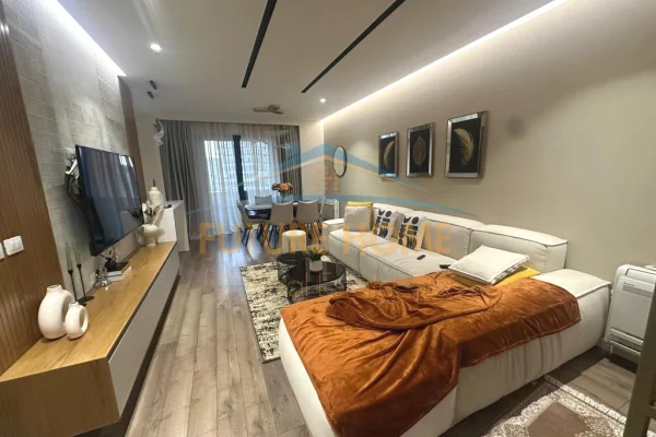 Shtepi me qera Apartament ne Tirane, 3+1, Mobilimi E mobiluar, Pagesa 2,300  Euro.