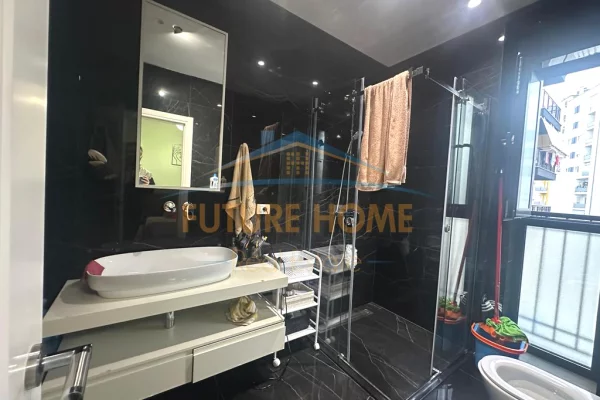 Shtepi me qera Apartament ne Tirane, 3+1, Mobilimi E mobiluar, Pagesa 2,300  Euro.
