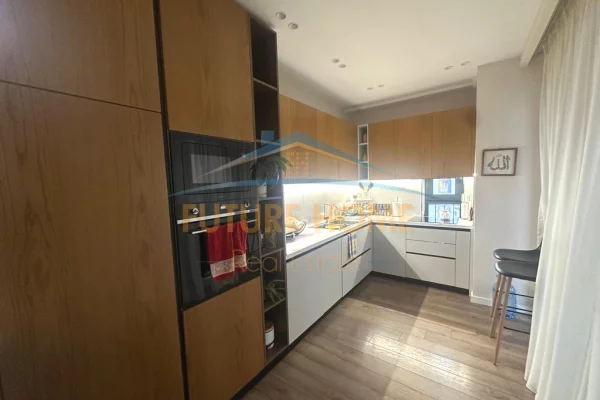 Shtepi me qera Apartament ne Tirane, 3+1, Mobilimi E mobiluar, Pagesa 2,300  Euro.