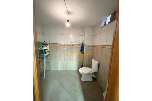 Ambient biznesi me qera 4+1 ne Tirane - 1,050 Euro