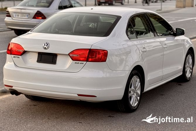 Makina ne shitje ne Tirane, Volkswagen, 2013 gasoline-gas,Kambio Automatik Pagesa 6,900  Euro.