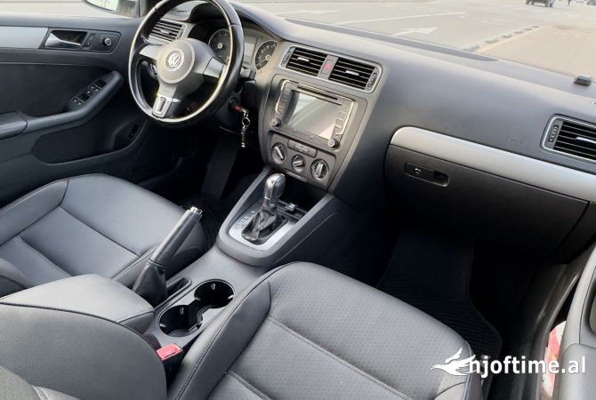 Makina ne shitje ne Tirane, Volkswagen, 2013 gasoline-gas,Kambio Automatik Pagesa 6,900  Euro.