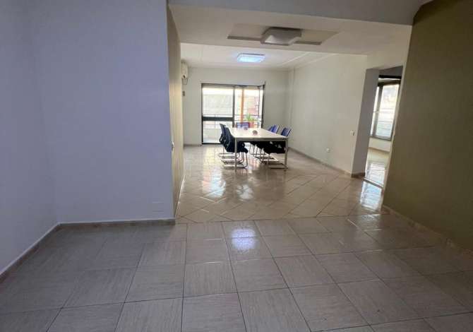 Ambient biznesi me qera 3+1 ne Tirane - 1,000 Euro