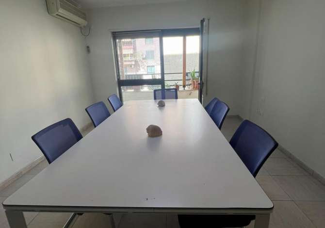 Ambient biznesi me qera 3+1 ne Tirane - 1,000 Euro