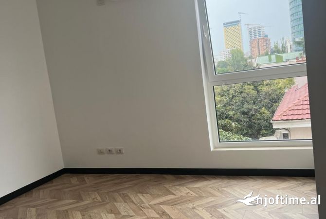 Ambient biznesi me qera 3+1 ne Tirane - 1,400 Euro