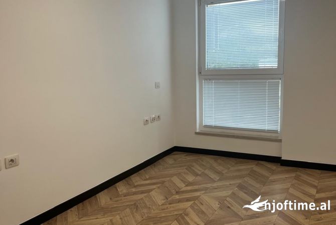 Ambient biznesi me qera 3+1 ne Tirane - 1,400 Euro