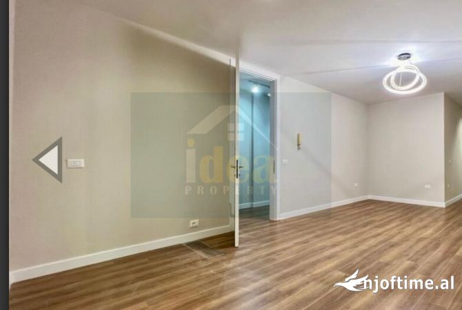 Ambient biznesi me qera 3+1 ne Tirane - 1,200 Euro