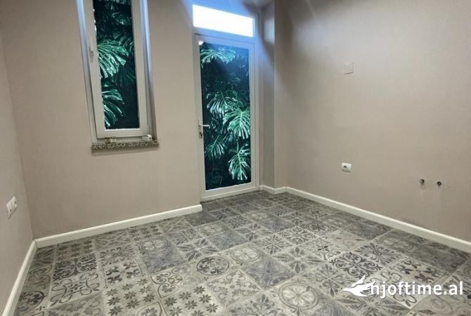 Ambient biznesi me qera 3+1 ne Tirane - 700 Euro