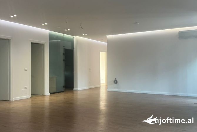 Ambient biznesi me qera 3+1 ne Tirane - 2,000 Euro
