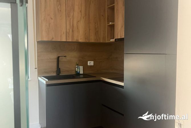 Ambient biznesi me qera 3+1 ne Tirane - 2,000 Euro