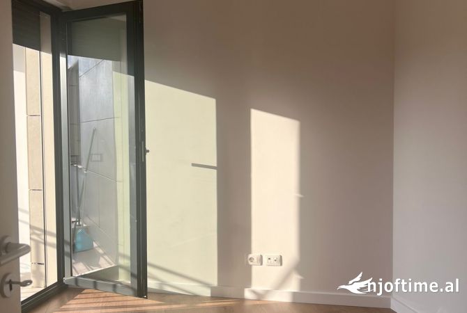 Ambient biznesi me qera 3+1 ne Tirane - 2,000 Euro