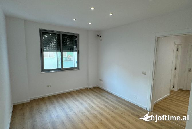 Shtepi ne shitje Apartament ne Tirane, 2+1, Mobilimi Bosh, pa mobiluar, Pagesa 170,000  Euro.