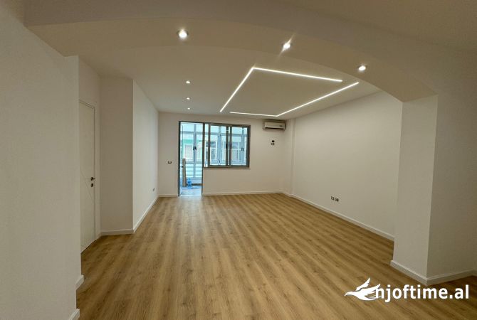 Shtepi ne shitje Apartament ne Tirane, 2+1, Mobilimi Bosh, pa mobiluar, Pagesa 170,000  Euro.