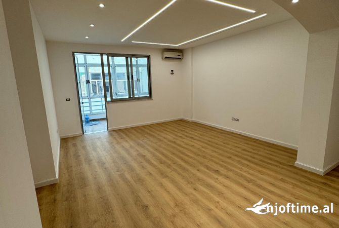 Shtepi ne shitje Apartament ne Tirane, 2+1, Mobilimi Bosh, pa mobiluar, Pagesa 170,000  Euro.