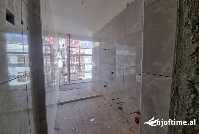 Shtepi ne shitje Apartament ne Tirane, 3+1, Mobilimi Bosh, pa mobiluar, Pagesa 142,600  Euro.
