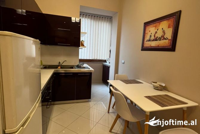Shtepi me qera Apartament ne Tirane, 1+1, Mobilimi E mobiluar, Pagesa 600  Euro.