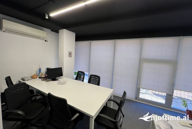 Ambient biznesi me qera 3+1 ne Tirane - 1,100 Euro