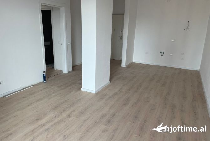 Ambient biznesi me qera 3+1 ne Tirane - 1,200 Euro