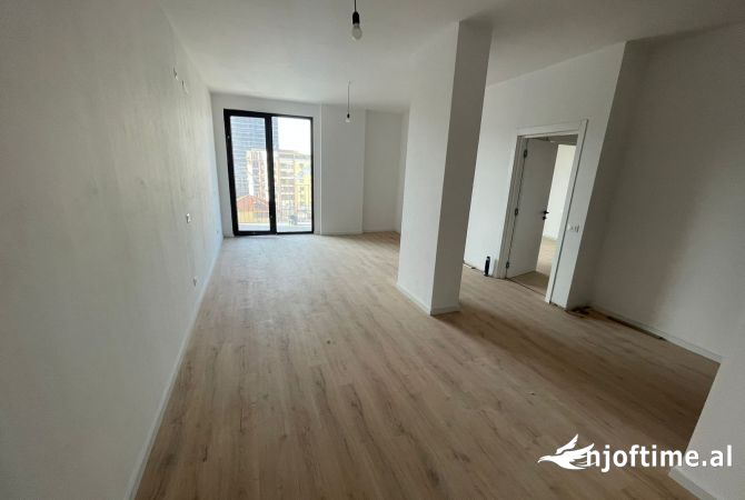 Ambient biznesi me qera 3+1 ne Tirane - 1,200 Euro